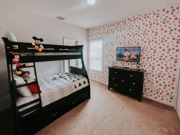 Spacious 5-Bedroom Orlando Home with Private Pool & Resort Amenities